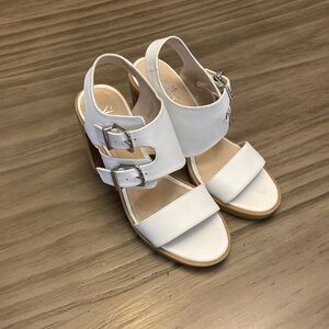 WHITE CHUNKY HEELS SHELLY LONDON 7.5